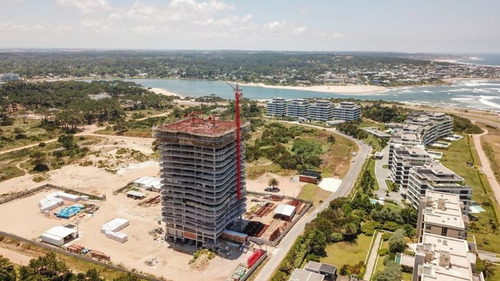 Imagen 2 de 13 de Apartamento 2 Dormitorios En Playa Mansa, Punta Del Este - Surfside Village