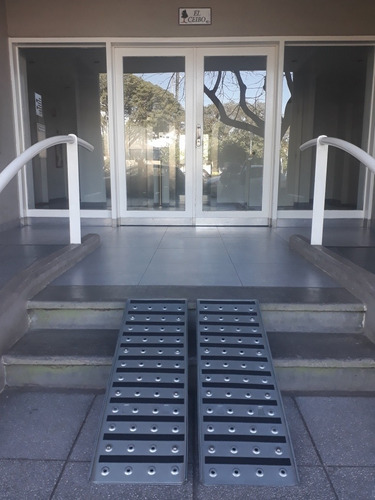 Imagen 3 de 10 de Rampa Para Silla De Ruedas- Discapacitados.