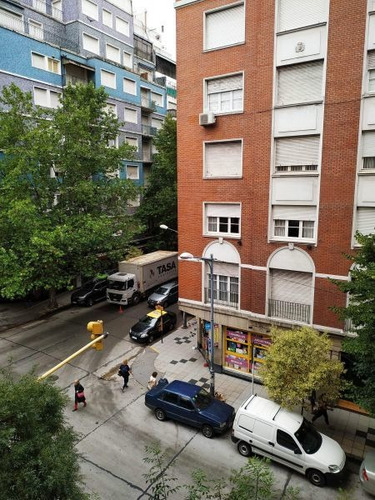 Imagen 5 de 12 de 2 Ambientes A La Calle Con Balcón Francés