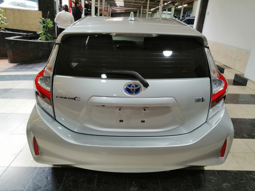 Imagen 6 de 14 de Toyota Prius C Hybrid 2020