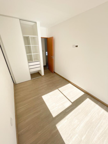 Casa Duplex De Pasillo En Arroyito
