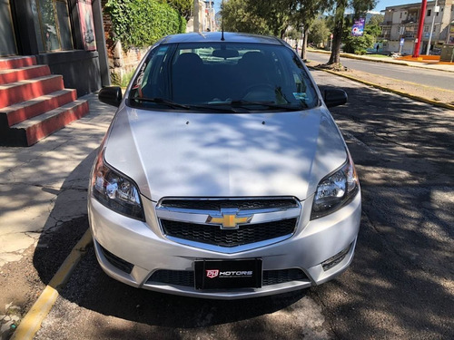 Imagen 3 de 14 de Chevrolet Aveo 2018 Lt
