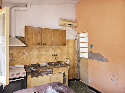 Excelente Casa De 3 Dormitorios Con Jardin En Barrio Correo