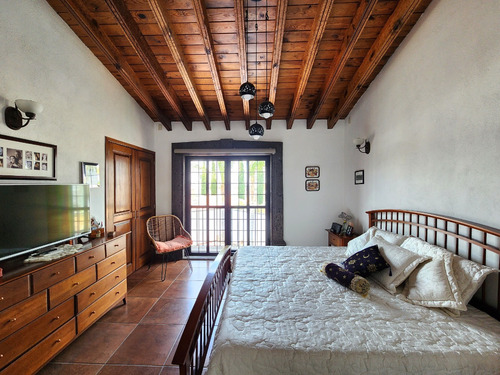 Casa Colonial En El Corazón De Juriquilla 5 Recámaras Completas, Una En Planta Baja Alberca Propia Am