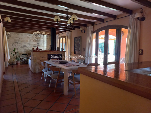 Venta Casa 3 Dormitorios Cipolletti Con Cochera