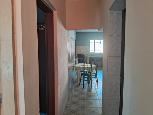 Casa Com 2 Dormitórios E Quintal Grande Na Praia