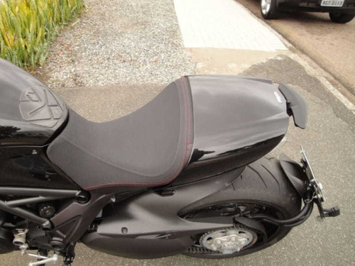 Imagem 12 de 13 de Ducati Diavel 1198 Black 2012