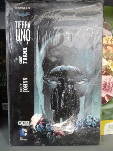 Batman Tierra Uno. Cómic Tapa Dura Ecc