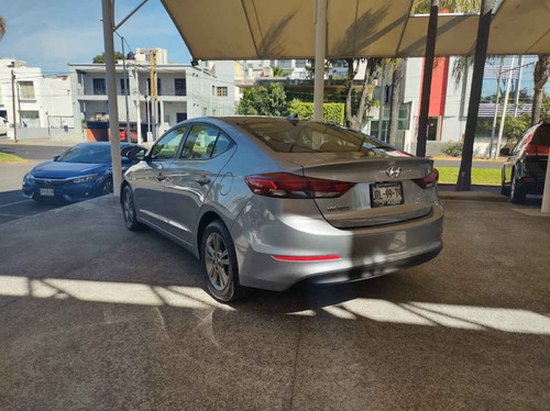 Imagen 7 de 15 de Hyundai Elantra 2017 4p Gls Premium L4/2.0 Aut