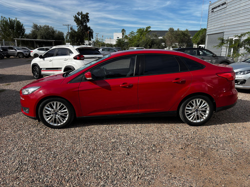 Ford Focus 4p Se Plus 2,0 At 2017