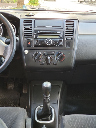 Nissan Tiida 1.8 Visia 2010