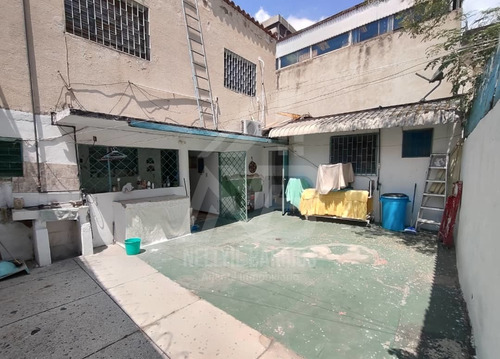 Se Vende Casa En El Rosal, De Estratégica Ubicación Habitable 5/5/5 Interesante Potencial Comercial Y Residencial Con Posibilidades De Ampliar