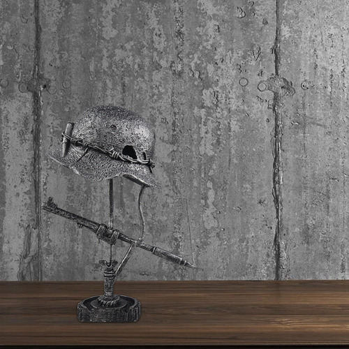 Lámpara De Mesa L War Lamp Hecha Con Casco De Soldado A De L