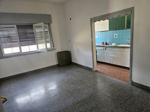 Excelente Ubicación Casa De 2 Plantas Importe Parque Jardín Al Frente Toma De Dpto Chico Como Parte De Pago
