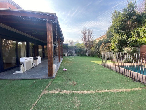 Casa En Venta De 4 Dorm. En Lo Barnechea