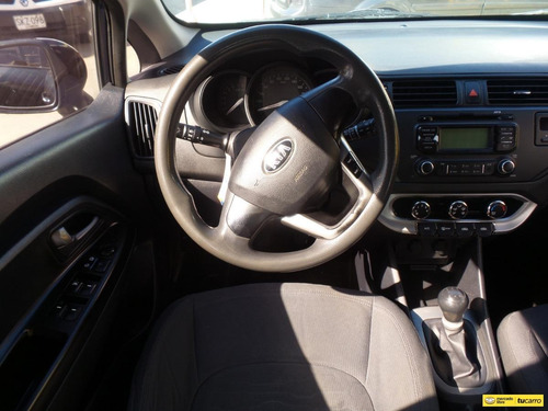 Imagen 21 de 25 de Kia Rio Spice