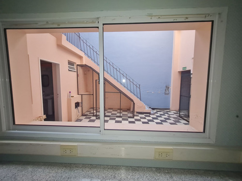 Imagen 6 de 17 de Venta Deposito / Laboratorio / Paternal