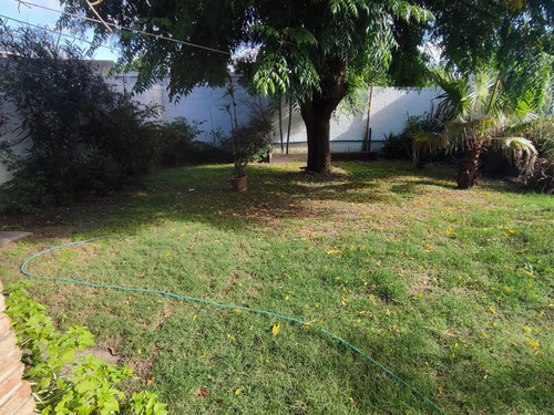 Buena Residencia Sobre Av. Asfaltada 3 Dormitorios+servicio