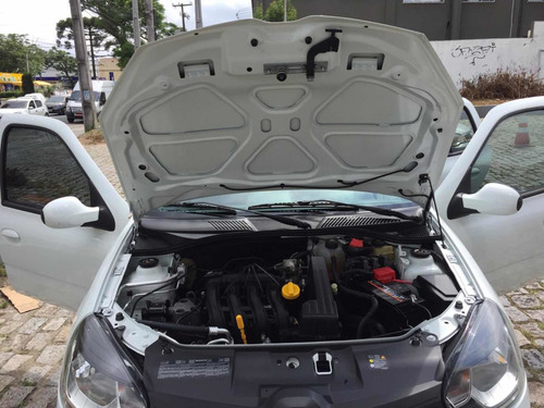 Clio Hatch 2016