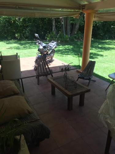 Excelente Casa En Venta En San Isidro Lomas De Santa Rita Sobre Calle Cortada