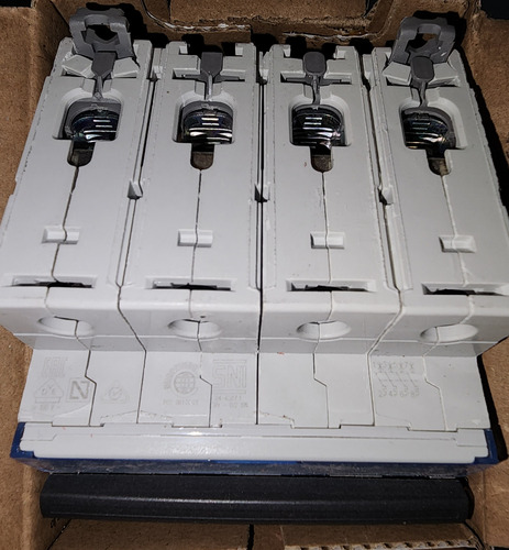 Interruptor Automatico 4p 50a Curva C 15 Ka Ref 409341 Legra