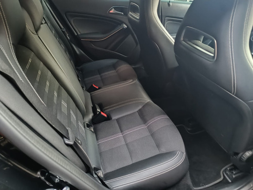 Mercedes-Benz Classe GLA 1.6 Advance Turbo Flex 5p