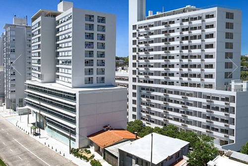 Oviedo Casi Av. Italia . Piso 13. Al Norte. 2 Dorm, 1 Baño. Cocina Integrada Con Terraza.2 Garajes Y Tasas Y Conexiones Incluidas Barbacoa Vig. 24hs. Vista Despejada Al Norte Soleado.