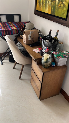 Escritorio De Madera Con Silla Marca Muebles & Accesorios 