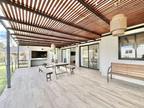 Casa De 3 Dormitorios En Barrio Privado, Zona Colegios .