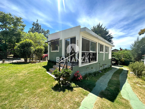 Casas En Venta En Playa Hermosa, Piriápolis. 2 Propiedades En Un Padrón. Cercada Perimetralmente.