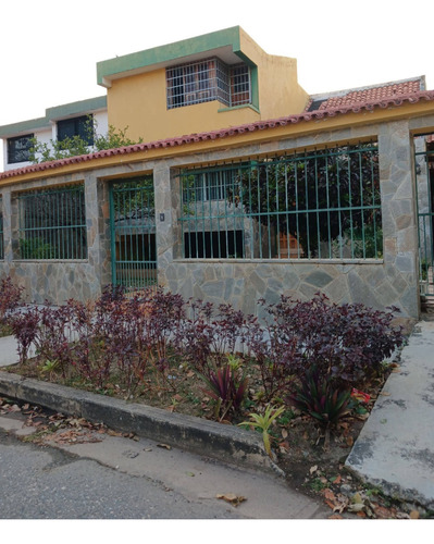 Yep.- Vende Hermosa E Iluminada Casa En Venta En Trigal Norte