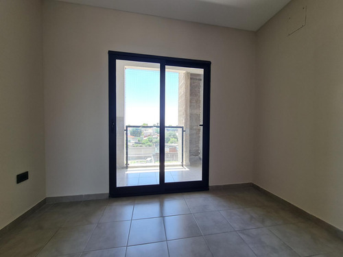 Gran Semipiso Amplio, 2 Balcones, 2 Baños 2 Dorm Con Placard