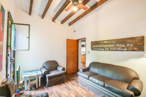 Casa De 4 Dormitorios En Venta - Reciclada - Alberdi