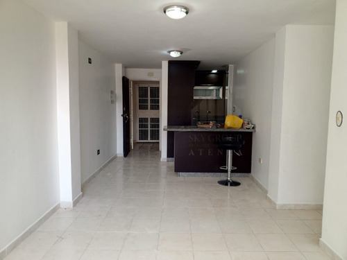 Apartamento En Alquiler En Paraparal. Residencias Caranday. Los Guayos