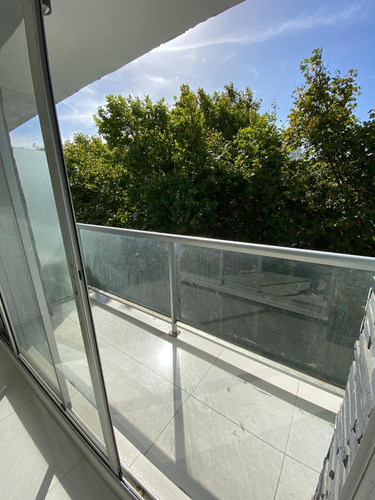 Imagen 1 de 13 de Venta De 3 Apartamentos En La Zona De Cordón - Mercedes 1832
