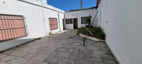 Imagen 1 de 10 de Alquilo En El Palomar Departamento Tipo Casa Al Fondo Lado Derecho De 2 Ambientes Entrada Por Pasillo En Comun F: 9017
