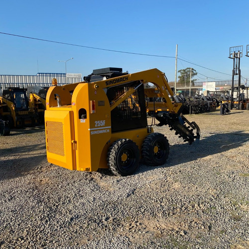 Imagen 5 de 17 de Minicargadora Con Zanjadora 50hp Sinomach 255f Cabinada Aa