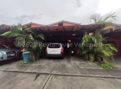 Imagen 1 de 10 de Townhouse En Venta 23-4001
