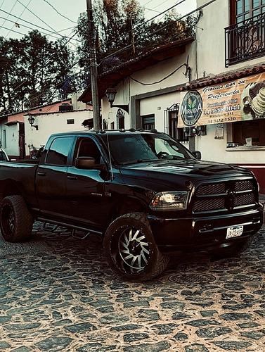 Hermosa Camioneta Alta Color Negra Asientos De Piel