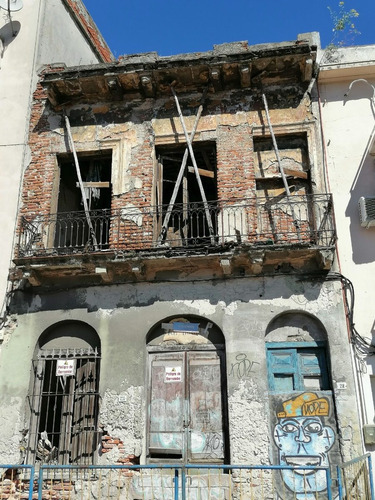 Imagen 3 de 6 de Gran Punto Para Reciclar O Construir Frente Al Mercado Del Puerto