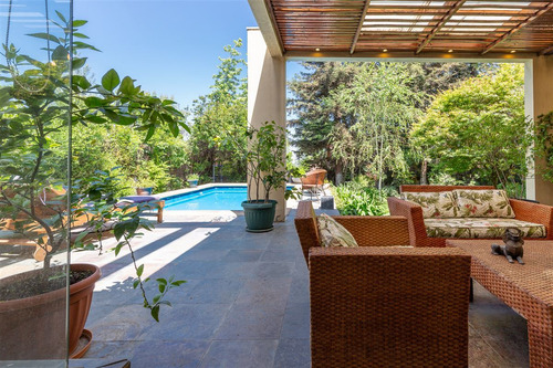 Casa En Condominio De 6 Dorm. San Carlos De Apoquindo