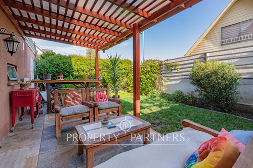 Se Vende Casa En Seguro Barrio Y Con Hermosa Vista...