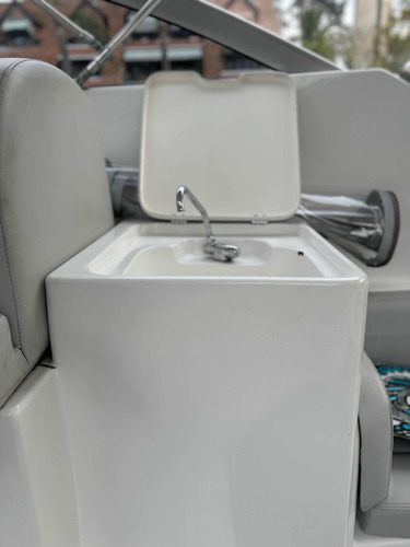Crucero Klase A 32 Hunter 2007 Volvo 200 Hp 2 Web Marine