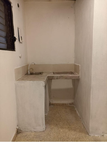 Alquiler Apartamento Estudio Economico, Sin Amueblar, Avenida Delgado, Gazcue, Santo Domingo