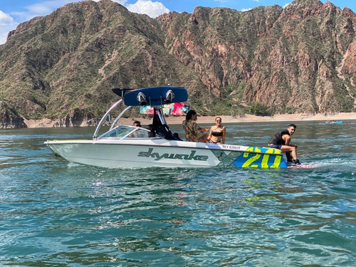 Imagen 6 de 10 de Lancha De Wakeboard Y Wakesurf Skywake X20
