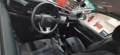Imagen 11 de 15 de Toyota Hilux 2021 2.7 Cabina Doble Sr Mt