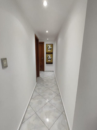 Imagen 5 de 17 de Ricardo Monsalve Re/max Terra Gold Alquila Hermoso Apartamento Amoblado En Lecheria Res. Katiuska (solo Clientes)
