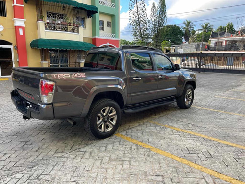 Imagen 7 de 15 de Toyota Tacoma Limited 4*2 Americana
