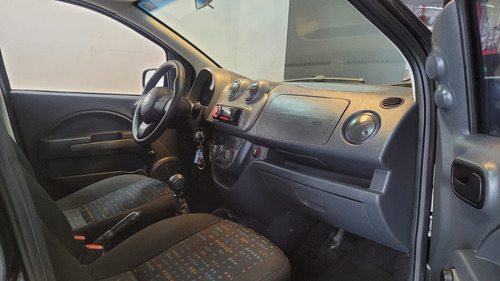 Fiat Uno Uno Vivace 1.0 8V (Flex) 4p
