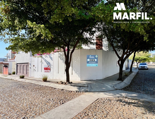 Casa En Venta Ideal Para Negocio / Oficinas En Esmeralda Norte Colima